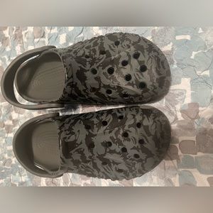 Crocs size 8 men good condition